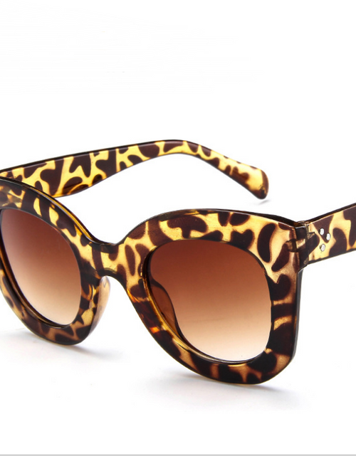 Load image into Gallery viewer, Fashion Cat Eye Sunglasses
