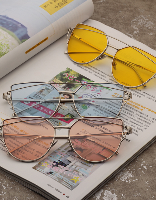 Load image into Gallery viewer, Female Vintage Gold Sunglasses
