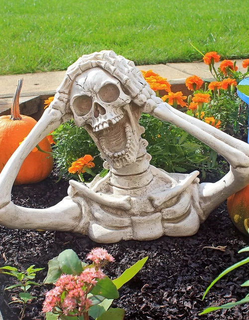 Load image into Gallery viewer, Personality Screaming Skull Statue Pendant Garden Halloween Decoration
